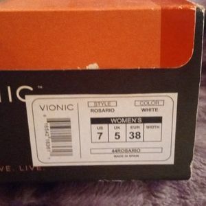 Slightly worn but very comfy and very cute white sandals made with othaheel te..